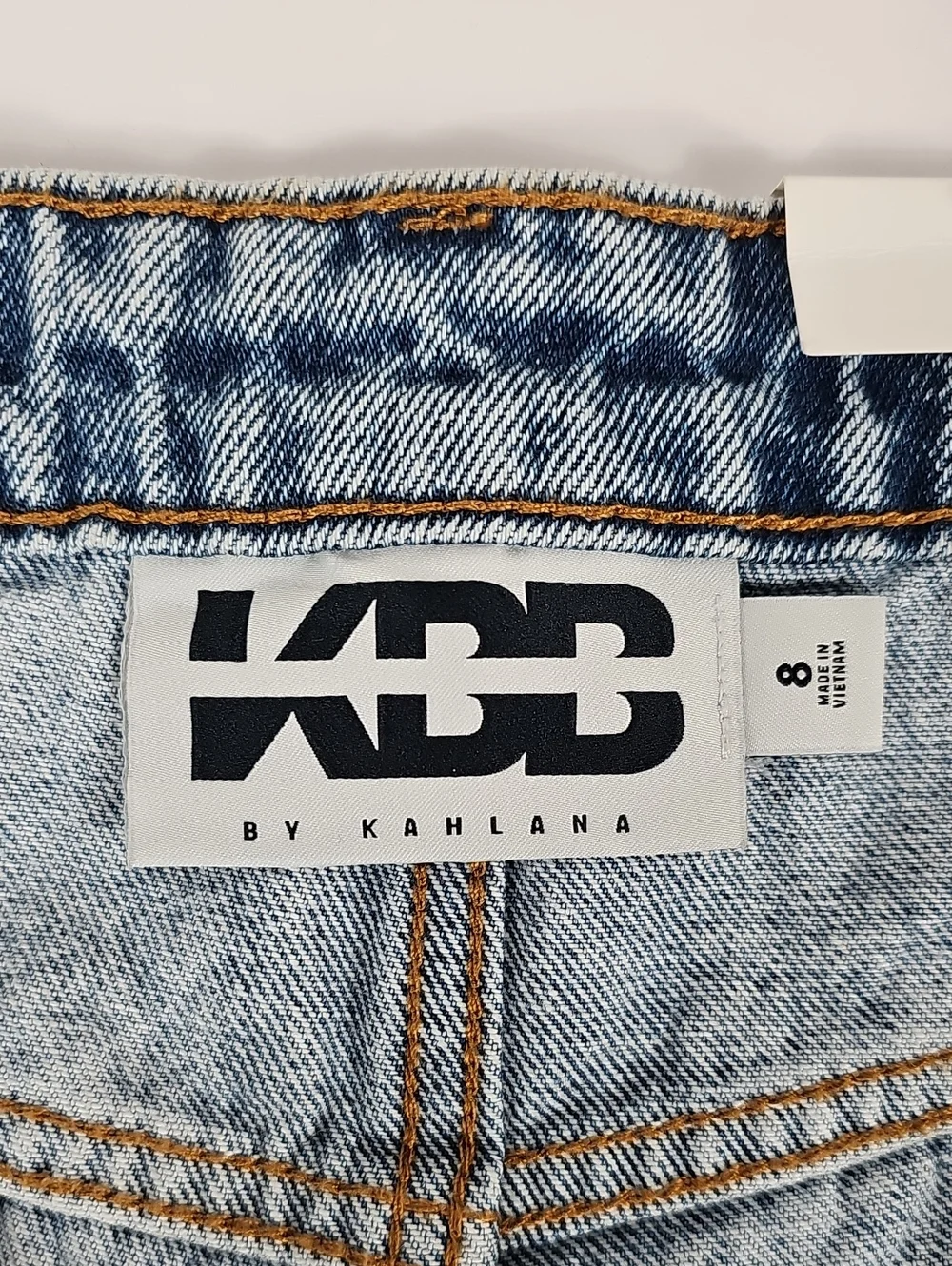NWT KBB by Kahlana Size 8 Mid Rise Longline Denim Bermuda Shorts Light Wash Jort